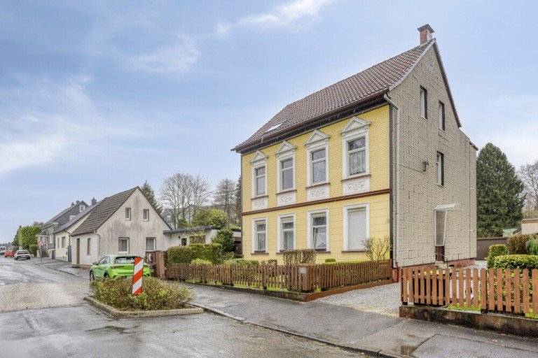 Haus Solingen / Merscheid Mehrfamilienhaus Handwerkerobjekt mit Potenzial in guter Lage von Solingen-Merscheid