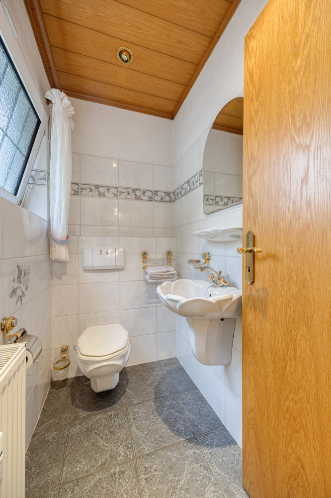 G�ste-WC EG Einfamilienhaus Wermelskirchen / Dh�nn