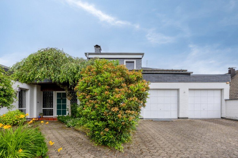 Haus Wermelskirchen / Dh�nn Einfamilienhaus Gro�es Haus mit Pool in gr�ner Lage sucht neue Eigent�mer