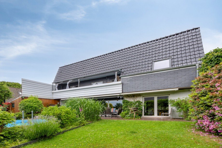 R�ckansicht Einfamilienhaus Wermelskirchen / Dh�nn