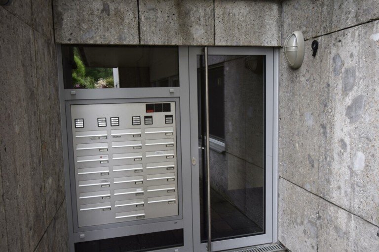 Eingang Bergisch Gladbach / Refrath Etagenwohnung Renovierungsbed�rftige ETW in Refrath