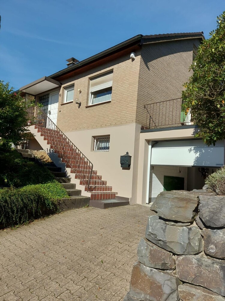 Eingang mit Garage Einfamilienhaus Radevormwald / Dahlerau
